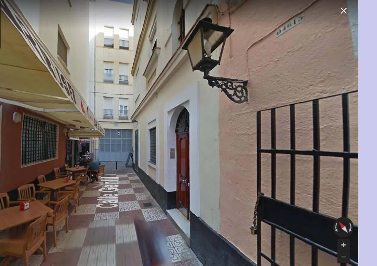 Apartamento En Pleno Centro De Cadiz Con Parking Economico 0*,